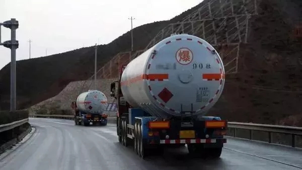 運費翻倍暴漲！四大運輸新規(guī)正式實施，貨車上高速成“奢侈品”？